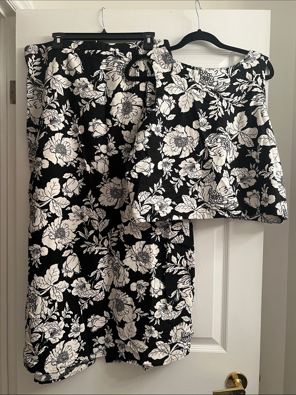 Old Navy Black & White Floral Maxi Skirt Set